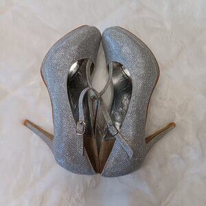 Pazzle silver shimmery pumps